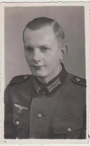 (F28839) Orig. Foto Porträt deutscher Soldat 1943