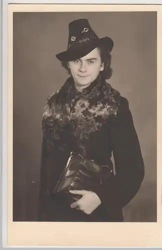 (F28809) Orig. Foto Porträt junge Frau . Pelzkragen, Hanau 1940