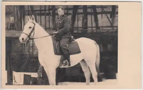 (F28802) Orig. Foto Soldat Oswald Specht auf Pferd 1940