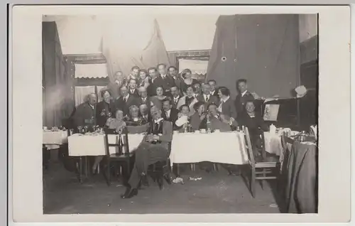 (F28755) Orig. Foto Gruppenbild in Gastwirtschaft 1931