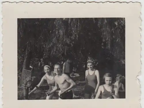 (F28751) Orig. Foto Hanau, Personen im Mosler Strandbad 1937