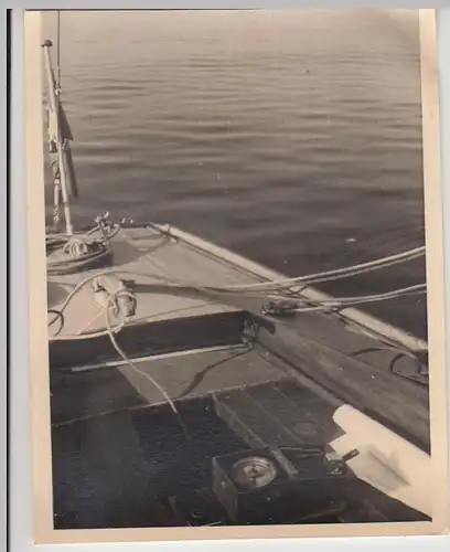 (F28729) Orig. Foto Segelboot Detail 1936, Koffer m. Kompass o.ä.