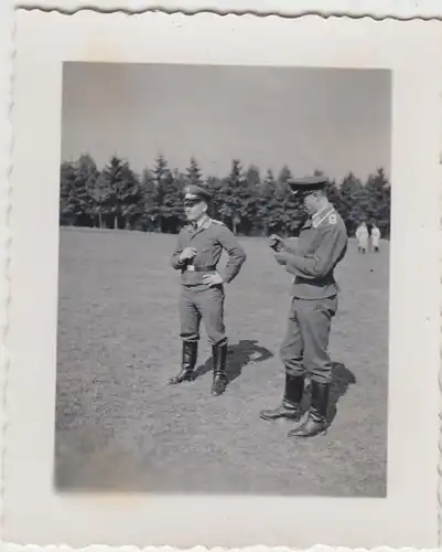 (F28692) Orig. Foto deutsche Soldaten auf einer Wiese, Manöver Übung 1930er