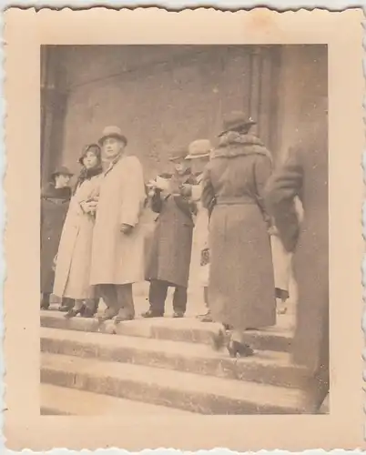 (F28624) Orig. Foto München, Personen auf einer Treppe 1930er