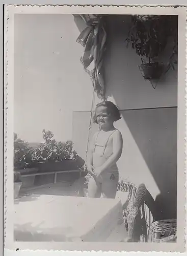 (F28611) Orig. Foto Kind Helga Krapp a. Berlin auf Balkon 1936