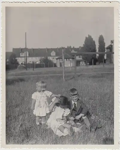 (F28610) Orig. Foto Kinder auf der Wiese im Sommer 1936