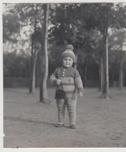 (F28588) Orig. Foto Kind Helga Krapp a. Berlin m. Pudelmütze im Freien 1933