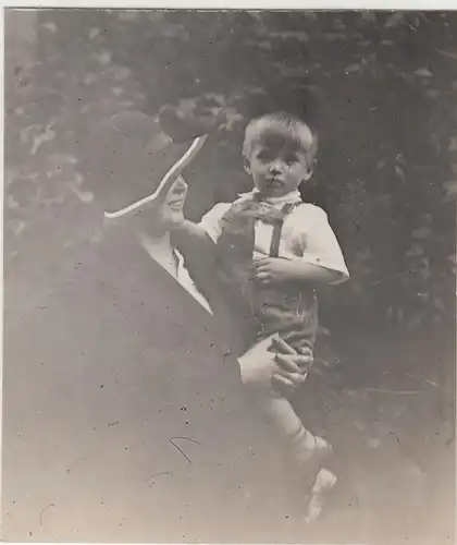 (F28574) Orig. Foto Frau Tante Mary mit Junge Arnold auf Arm 1931