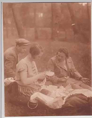 (F28569) Orig. Foto Personen machen Picknick im Wald 1930