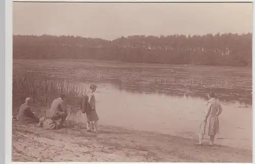 (F28567) Orig. Foto Personen am See in der Nähe von Briesen 1930