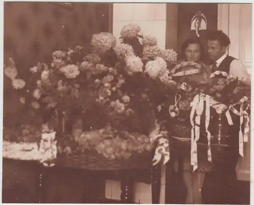 (F28558) Orig. Foto Blumengeschenke einer Hochzeit in Berlin 1929