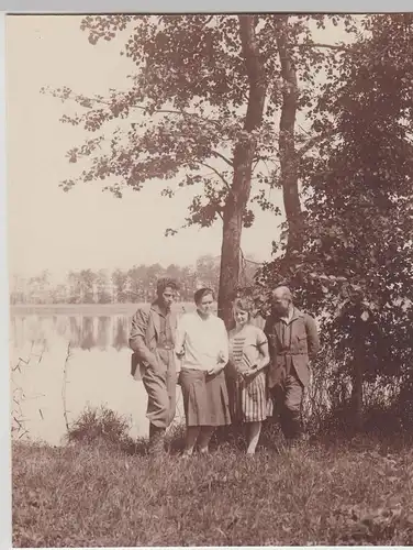 (F28555) Orig. Foto Personen am See, Fahrt i.d. Märkische Schweiz 1929