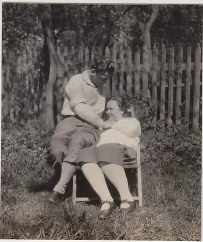(F28550) Orig. Foto Paar auf Liegestuhl im Garten 1929