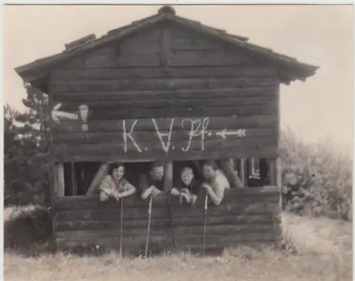 (F28546) Orig. Foto Wanderer in der Schutzhütte Kielforst 1929