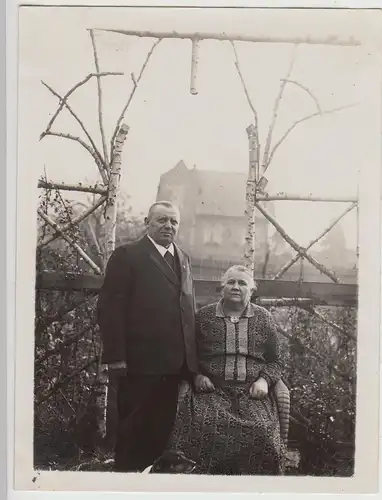 (F28530) Orig. Foto Paar im Garten, Tor aus Birke 1927