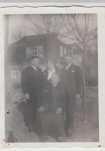 (F28514) Orig. Foto Personen im Garten, Gruppenbild 1920er