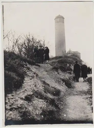 (F28506) Orig. Foto Jena, Personen auf dem Weg zum Fuchsturm 1927