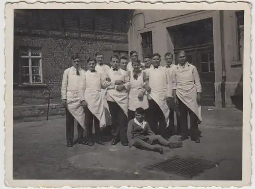 (F28463) Foto Mitarbeiter eines Betriebes, Schlachthof in Magdeburg 1933