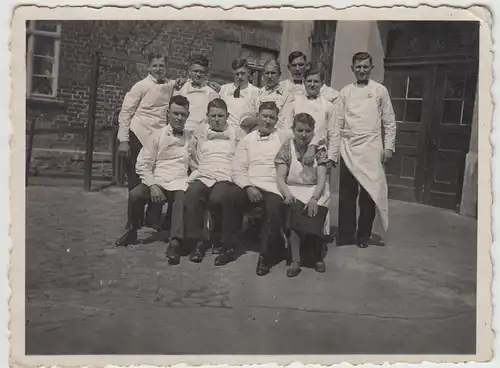 (F28462) Foto Mitarbeiter eines Betriebes, Schlachthof in Magdeburg 1933