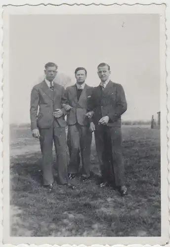 (F28461) Orig. Foto junge Männer im Freien 1935