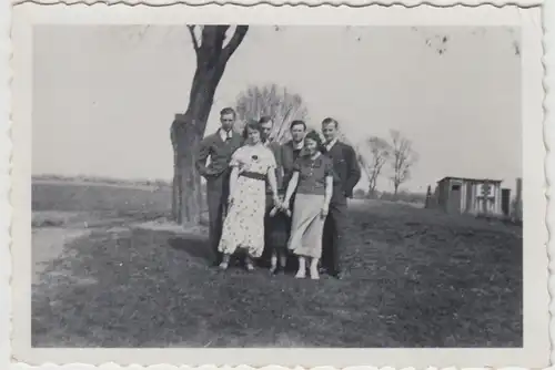 (F28456) Orig. Foto Personen im Freien 1935