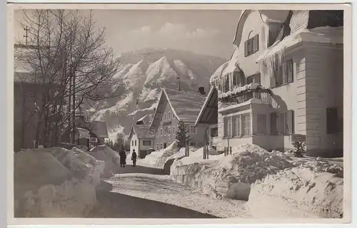 (F2835) Orig. Foto verschneiter Ort in den Bergen, vor 1945