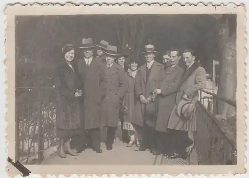 (F28319) Orig. Foto Personen auf einer Brücke 1932