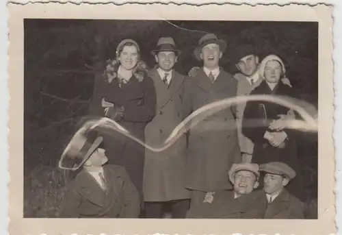 (F28318) Orig. Foto Personen im Freien 1932