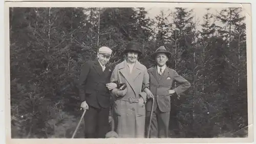 (F28299) Orig. Foto Schüler d. Realschule Schwenningen m. Frau im Freien 1920er