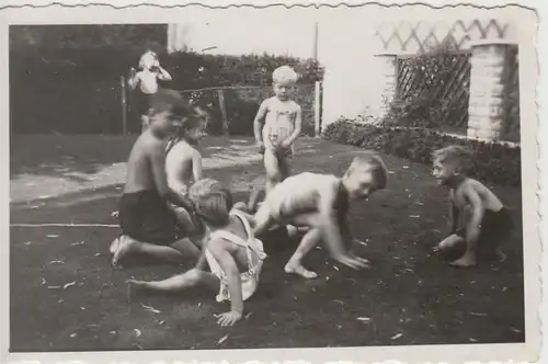 (F28183) Orig. Foto Kindergarten Berlin Dahlem, Kinder spielen im Freien 1943