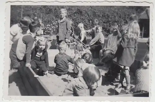 (F28182) Orig. Foto Kindergarten Berlin Dahlem, Kinder im Sandkasten 1943