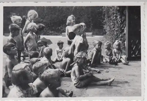 (F28181) Orig. Foto Kindergarten Berlin Dahlem, Kinder im Freien 1943