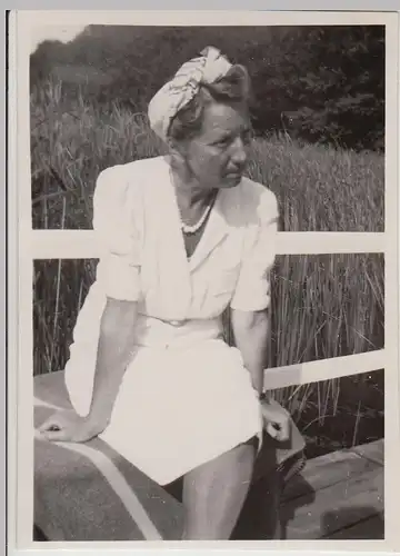 (F28162) Orig. Foto Scharmützelsee, junge Frau auf Anlegebrücke 1941-43