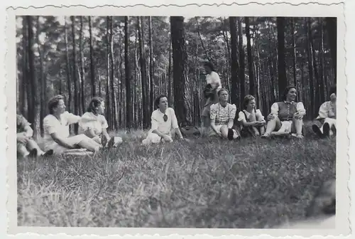 (F28159) Orig. Foto Berlin Grünau, junge Damen im Wald 1941