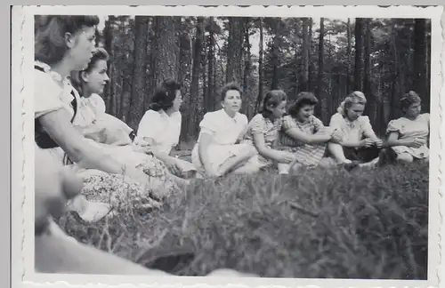 (F28156) Orig. Foto Berlin Grünau, junge Damen im Wald 1941