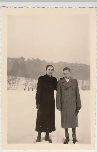 (F28132) Orig. Foto Personen im Freien, Winter 1939