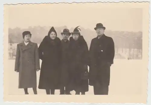 (F28130) Orig. Foto Personen im Freien, Winter 1939