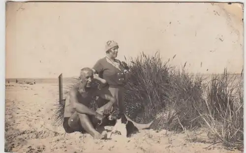 (F28031) Orig. Foto Personen und Hund am Strand 1930er