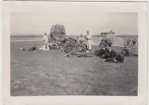 (F28012) Orig. Foto abgedeckter Suchscheinwerfer in einer Flak-Stellung 1940er