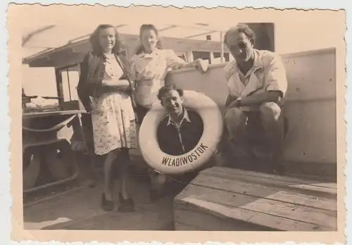 (F27985) Orig. Foto Personen auf dem Schiff >Wladiwostok< 1942