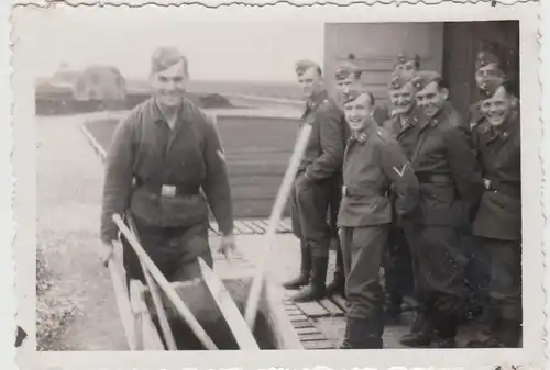 (F27956) Orig. Foto Soldaten an der Flak-Stellung bei Warschau 1940
