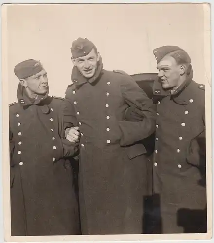 (F27955) Orig. Foto deutsche Soldaten Luftwaffe im Mantel 1940