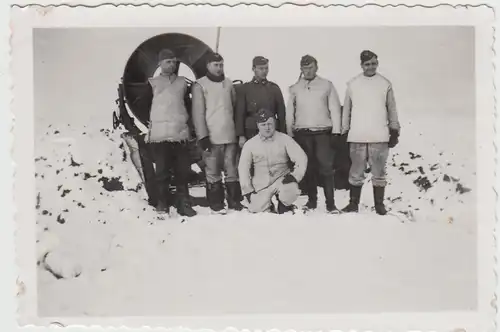 (F27946) Orig. Foto Flak-Stellung Glöthe im Winter 1940, Soldaten am Horchgerät