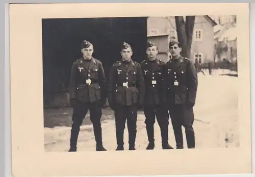 (F27923) Orig. Foto deutsche Soldaten im Freien 1940