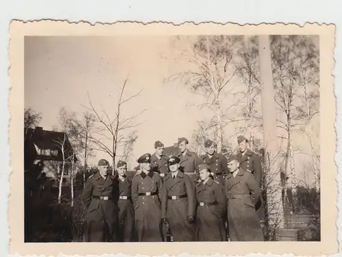 (F27870) Orig. Foto deutsche Soldaten, Gruppenbild im Freien 1941/42