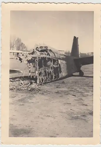 (F27844) Orig. Foto ausgebranntes Flugzeug Wellblech Junkers 1938