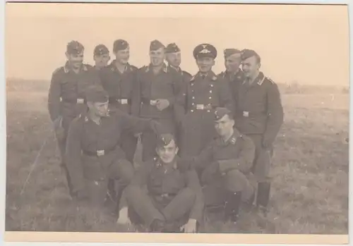 (F27806) Orig. Foto deutsche Soldaten, Gruppenbild im Freien 1930er