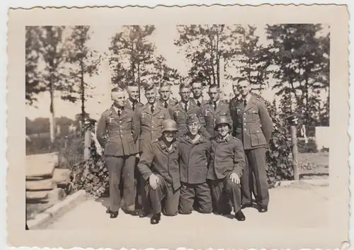 (F27804) Orig. Foto deutsche Soldaten, Gruppenbild im Freien 1937