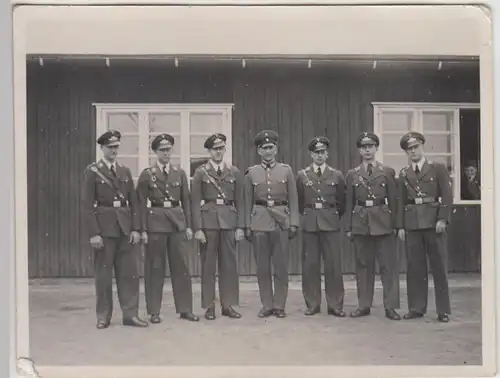 (F27799) Orig. Foto deutsche Soldaten, Gruppenbild vor Baracke 1930er