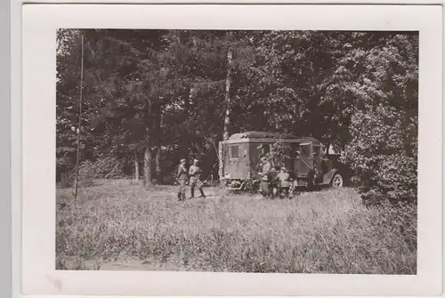 (F27786) Orig. Foto Soldaten an Funk-Lkw in Gotendorf, Choczewo 1940er